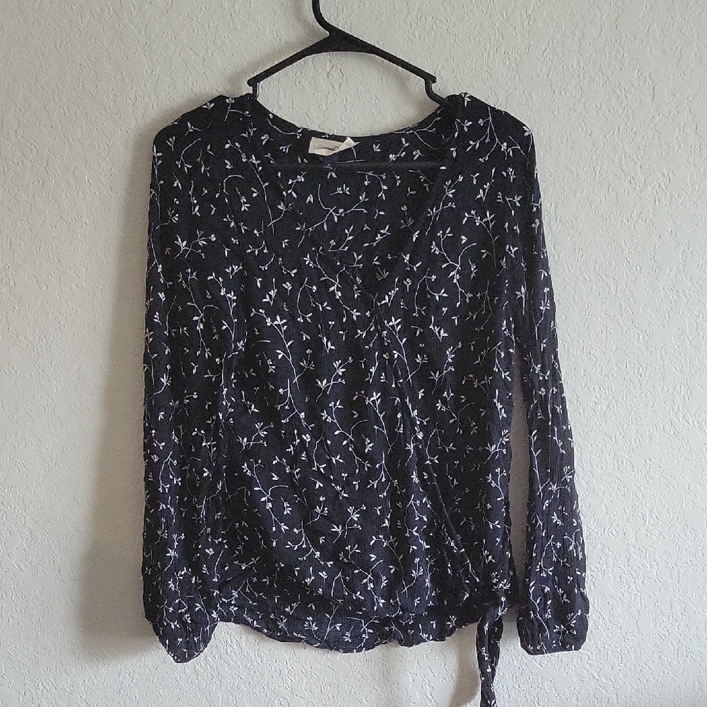 Universal Thread Black and White Floral Blouse